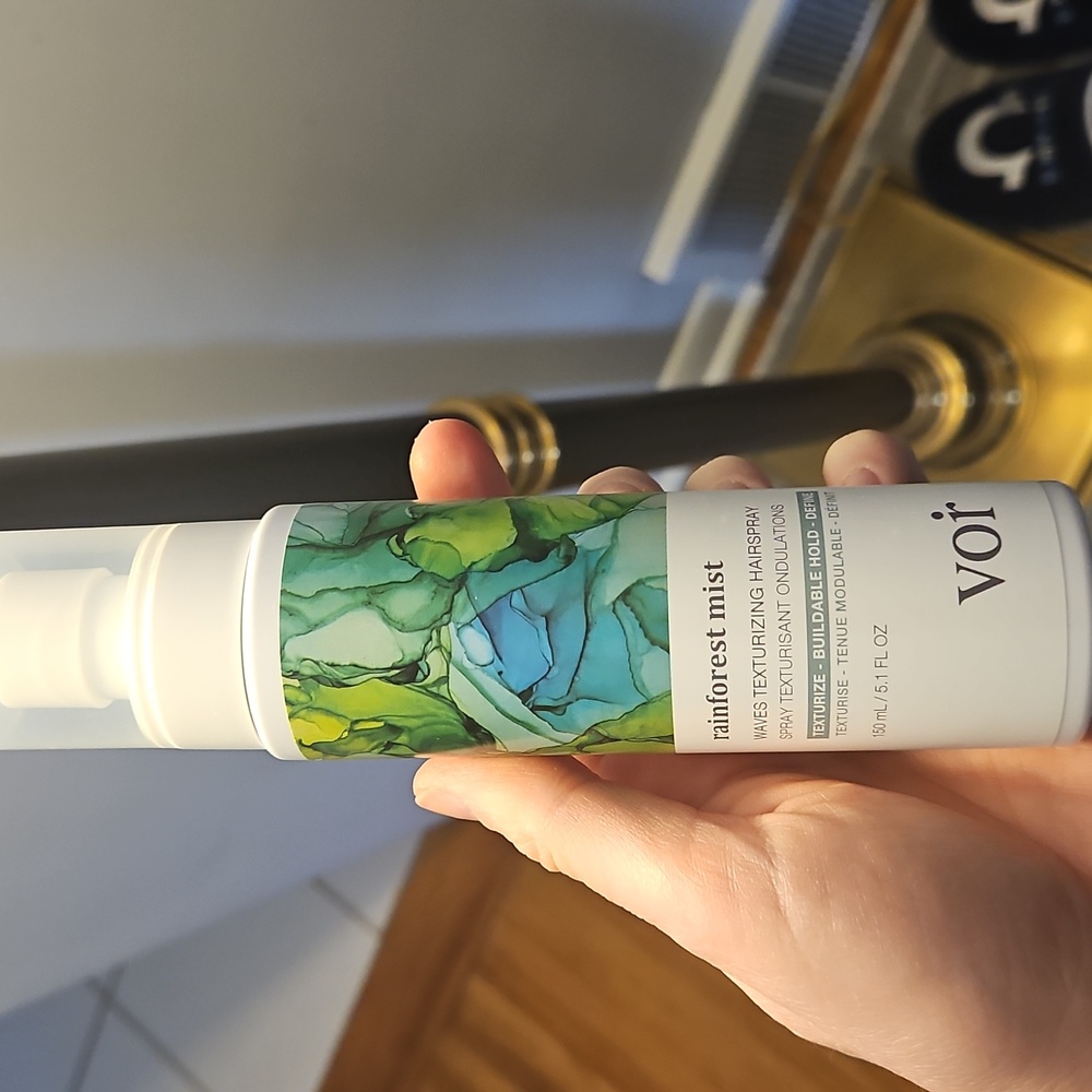 VOIR texturizing hairspray rainforest mist
